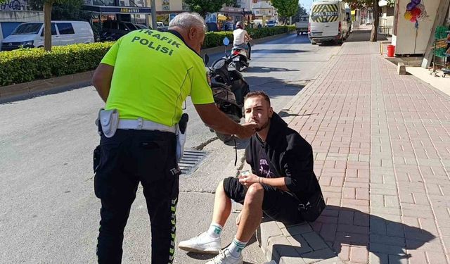 Yaralanan motosiklet sürücüsü hastaneye gitmeyi kabul etmedi