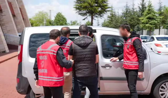 Isparta'da iş yerindeki imitasyon bilezikleri çaldıkları iddiasıyla 2 kişi tutuklandı