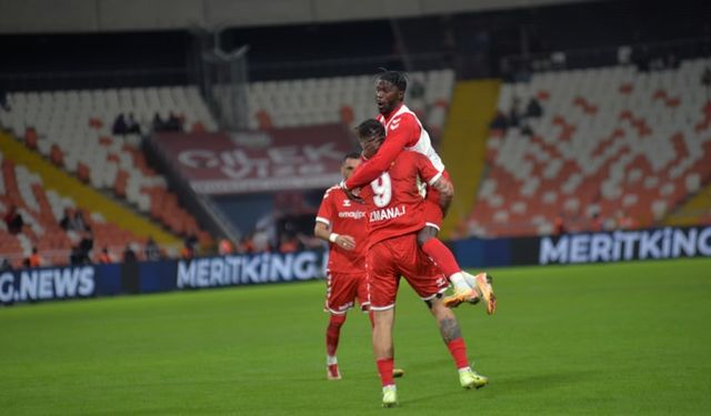 Galatasaray’ın Tartışmalı Sponsorluğu Yeniden Gündemde: Meritking Reklamı Stadyumda