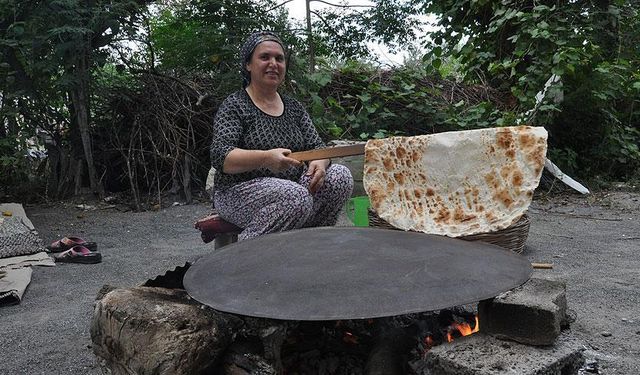 Osmaniyeli Kadınlar, Yufka Ekmek Geleneğini Yaşatıyor