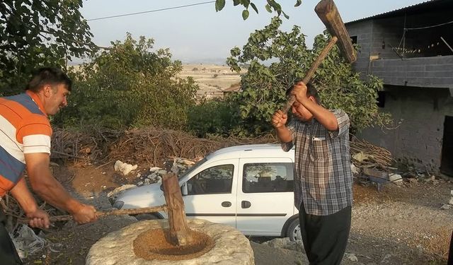 Tarsus Yeniköy’de Gelenek Yaşıyor Dibek Dövme Geleneği Devam Ediyor