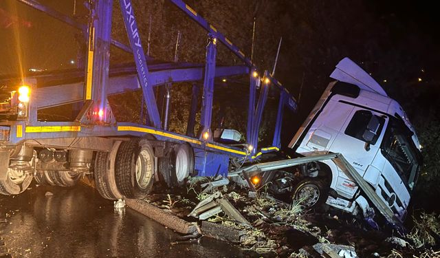 Düziçi Yol Kavşağında Korkutan TIR Kazası