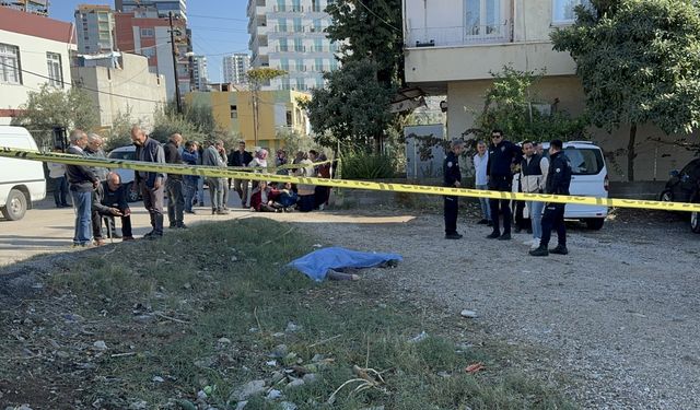 Adana'da ekmek almaya giderken sokakta rahatsızlanan kadın yaşamını yitirdi