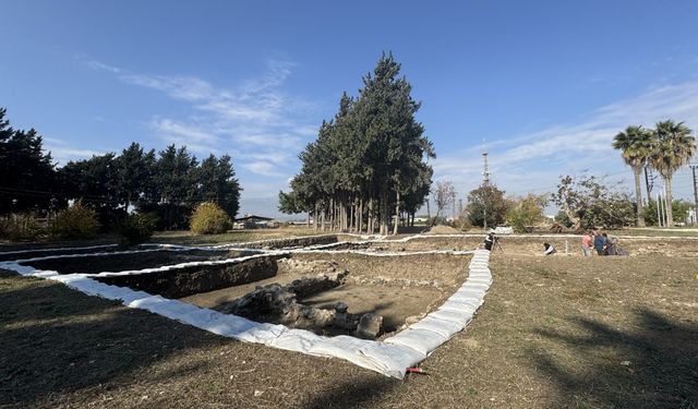 Antakya Antik Hipodrom'un çevresindeki kazılarda iki heykelcik parçası bulundu