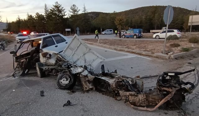 Burdur’da İki Otomobil Çarpıştı: 6 Yaralı