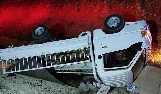 Burdur'da otomobille çarpışan kamyonetin sürücüsü yaralandı