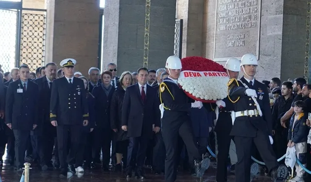 Ali Babacan, Anıtkabir Özel Defteri’ni imzaladı