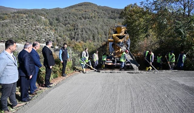 Vali Yılmaz, Söğütlügöl Köyü'ndeki Yol Çalışmalarını Yerinde İnceledi