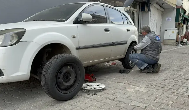 Adana'da 34 aracın lastiğini kesen 2 kişi gözaltına alındı