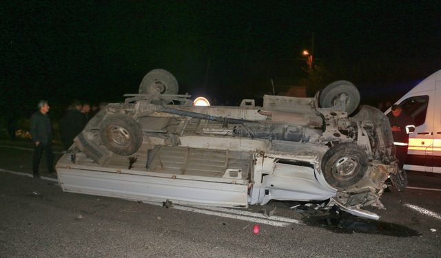 Adana'da takla atan kamyonetteki 1 kişi öldü, 2 kişi yaralandı