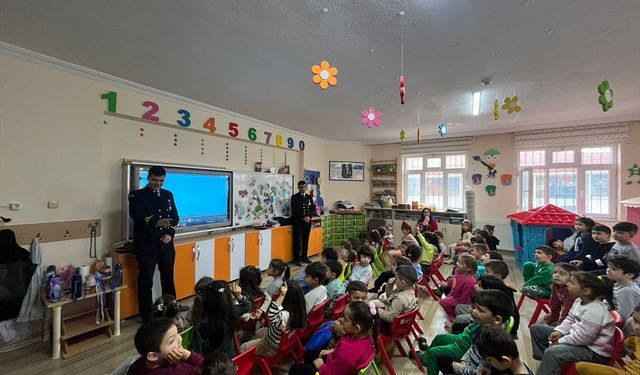 Bozyazı'da öğrencilere Sahil Güvenlik Komutanlığının görevleri anlatıldı