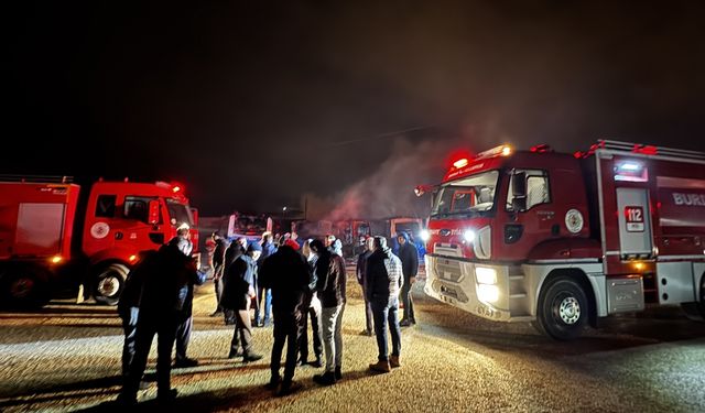 Burdur'da çıkan yangında 6 özel halk otobüsü zarar gördü