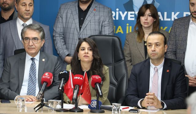 CHP'li Karatepe ve Demir, Adana'da basın mensuplarıyla buluştu