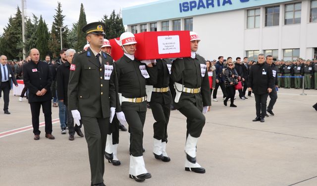 Isparta'da helikopter kazasında şehit olan askerlerin cenazeleri memleketlerine uğurlandı