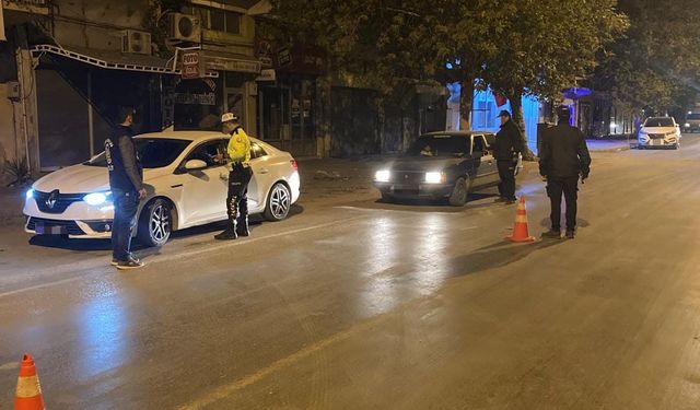 Kozan'da aranan 8 şüpheli huzur ve güven uygulamasında yakalandı