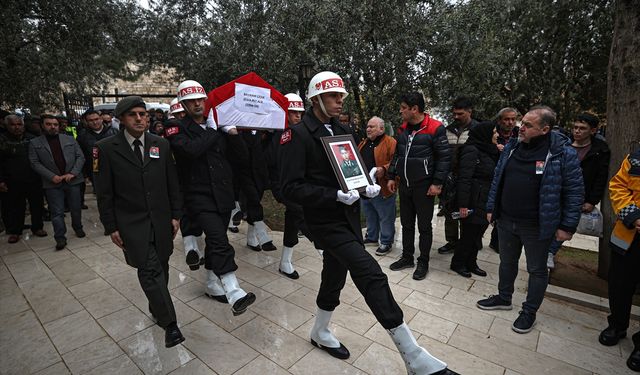 Muğla'daki helikopter kazasında ölen pilotun cenazesi, Mersin'de defnedildi