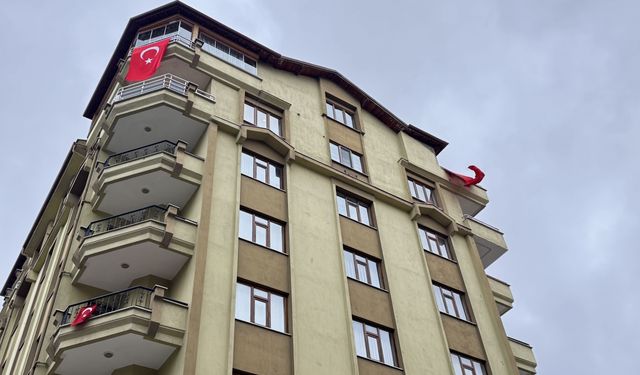 Şehit Astsubay Kıdemli Çavuş Hüseyin İpek'in Isparta'daki ailesine şehadet haberi verildi