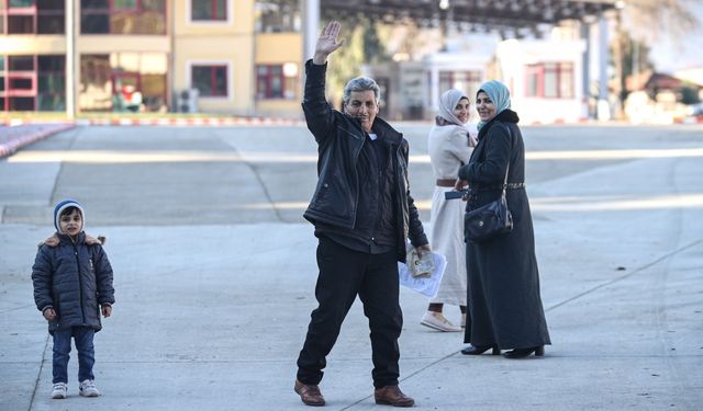 Suriyelilerin Hatay'daki sınır kapılarından ülkelerine dönüşü devam ediyor