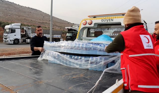 Ülkelerine dönen Suriyeli çocuklara süt dağıtmak için Ankara'dan Hatay'a geldi