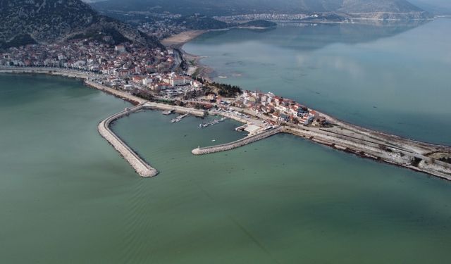 Eğirdir Gölü'nde ot ve yosun temizliği tamamlandı