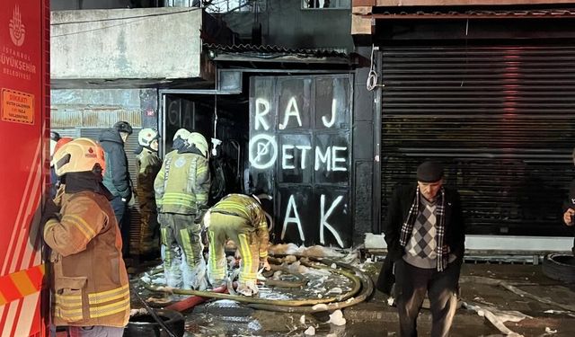 Bayrampaşa’da Otopark Yangını  Bir Araç Zarar Gördü