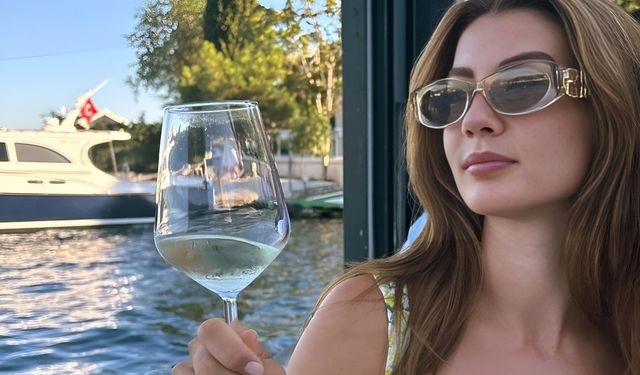 Burcu Özberk Güzelliğe Bambaşka Bir Mevzu Katıyor!
