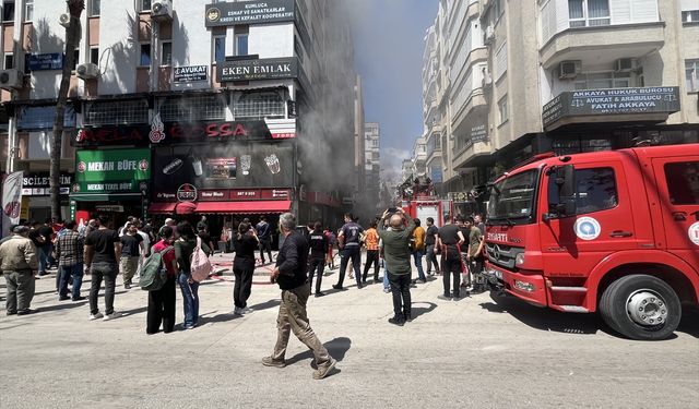 Antalya'da iş hanındaki restoranda çıkan yangın söndürüldü