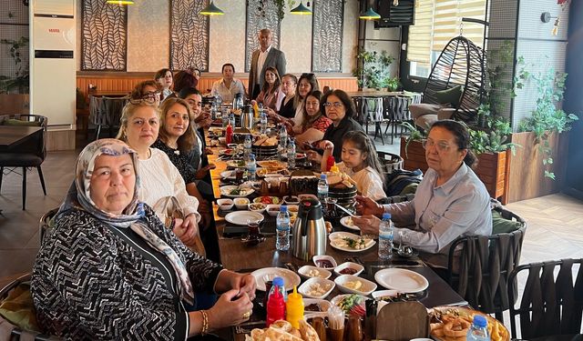 ÇOBAN, CHP’Lİ KADIN BAŞKANLARI AĞIRLADI