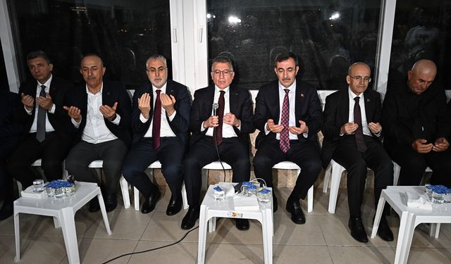 Cumhurbaşkanı Yardımcısı Yılmaz ve bakanlardan, eski Dışişleri Bakanı Çavuşoğlu'na taziye ziyareti