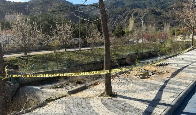 Isparta'da devrilip kanala düşen otomobildeki komiser hayatını kaybetti