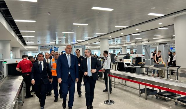Kültür ve Turizm Bakanı Ersoy, Antalya Havalimanı'nda incelemelerde bulundu: