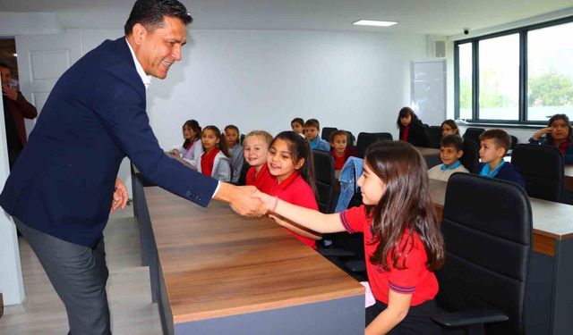 Öğrenciler meclis üyesi oldu, yüzme kursu ücretsiz oldu