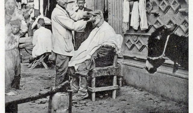 1924’te Tarsus’ta Sokak Berberleri  Bir Zamanlar Akdeniz’in Günlük Ritüeli