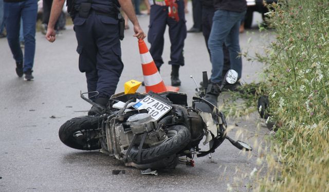Antalya'da otomobille çarpışan motosikletin sürücüsü öldü