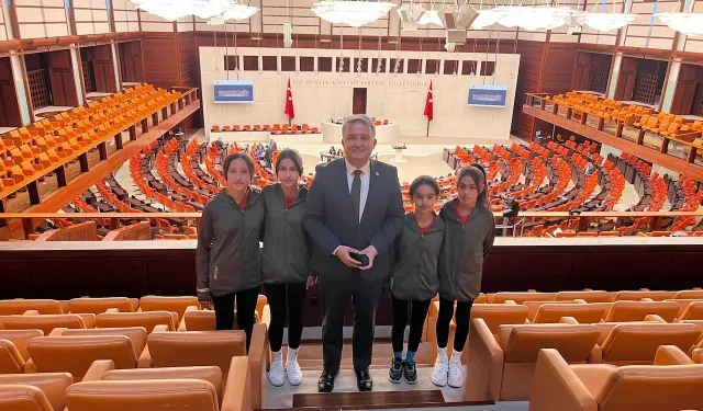 Vekil Şahin, Köyünün Şampiyonlarını Ağırladı
