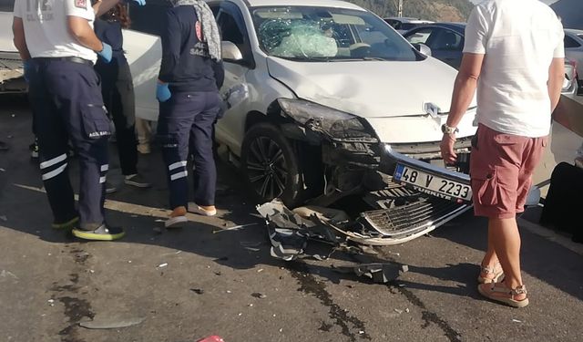 Hatay'da 4 aracın karıştığı zincirleme trafik kazasında 3 kişi yaralandı
