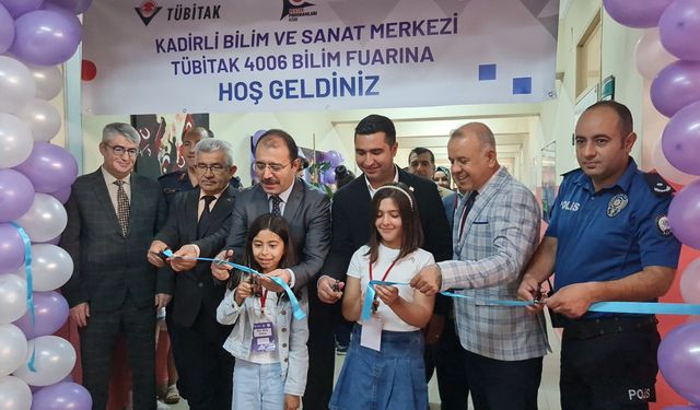 Kadirli’de Bilim ve Teknoloji Rüzgarı  TÜBİTAK 4006 Bilim Fuarı Açıldı
