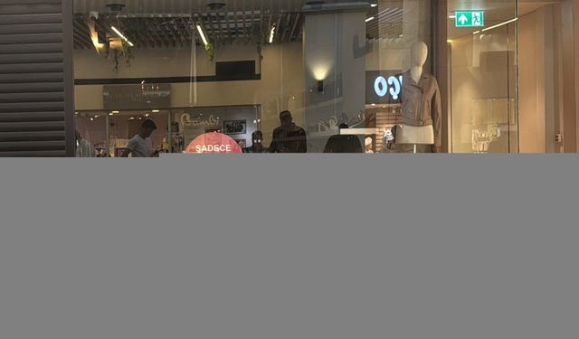 Mersin'de mağazanın tavanının çökmesi sonucu biri çocuk 2 kişi yaralandı