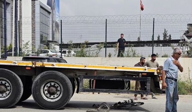 Mersin'de tırın çarptığı bisikletli çocuğun öldüğü kaza kamerada