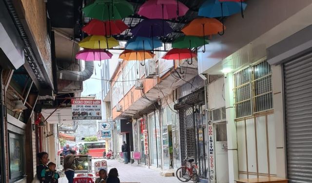 Osmaniye’nin Renkli Durağı  Şemsiyeli Sokak