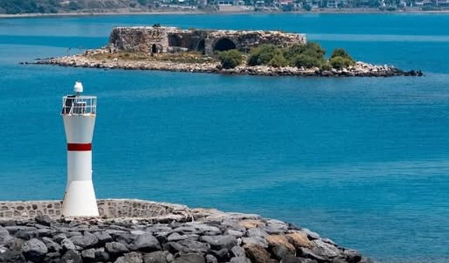 Yumurtalık Sahilleri Tatilcileri Bekliyor