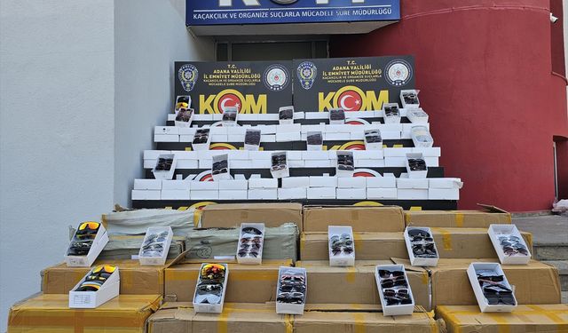 Adana'da kaçak cep telefonları ve güneş gözlükleri ele geçirildi