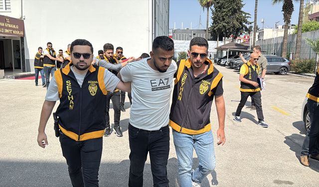 Adana'da kumar oynatılan iş yerinde yakalanan 8 zanlıdan 5'i tutuklandı