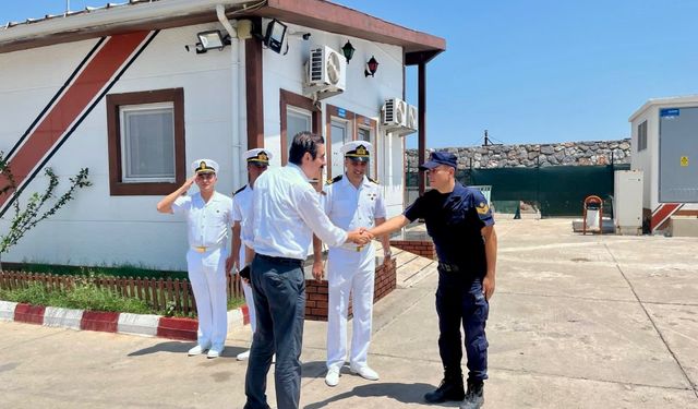 Bozyazı Kaymakamı Tuncay Topsakaloğlu güvenlik güçleriyle bayramlaştı
