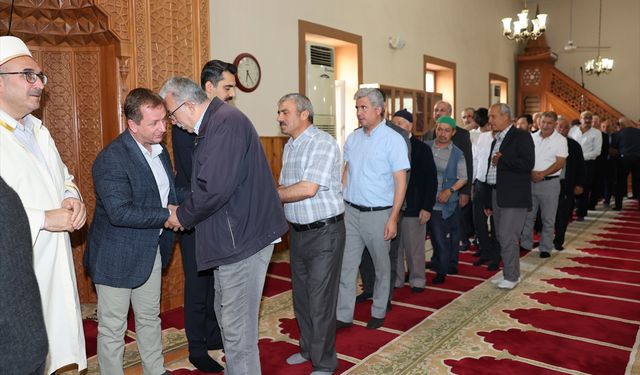 Gülnar'da protokol üyeleri vatandaşlarla bayramlaştı