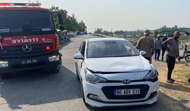Hatay'da otomobile çarparak su kanalına devrilen minibüsteki 4 kişi yaralandı