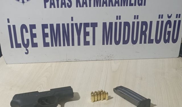 Payas'ta üst aramalarında tabanca ve bıçak bulunan 2 şüpheli gözaltına alındı