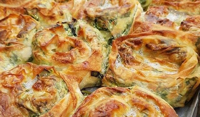 Osmaniye Usulü Ispanaklı Gül Böreği