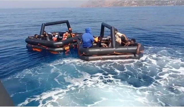 Ayvacık'ta 19 kaçak göçmen kurtarıldı!