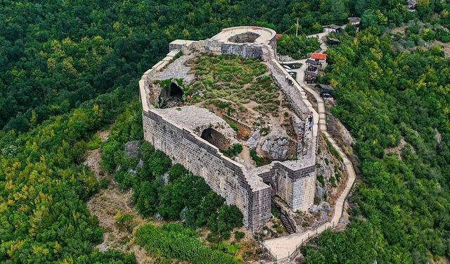 Harun Reşit Kalesi Tarihe Meydan Okuyor